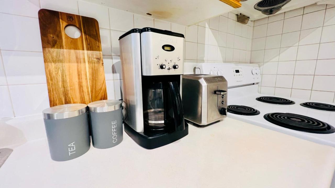 Toronto Bed & Breakfast - Free Parking 외부 사진