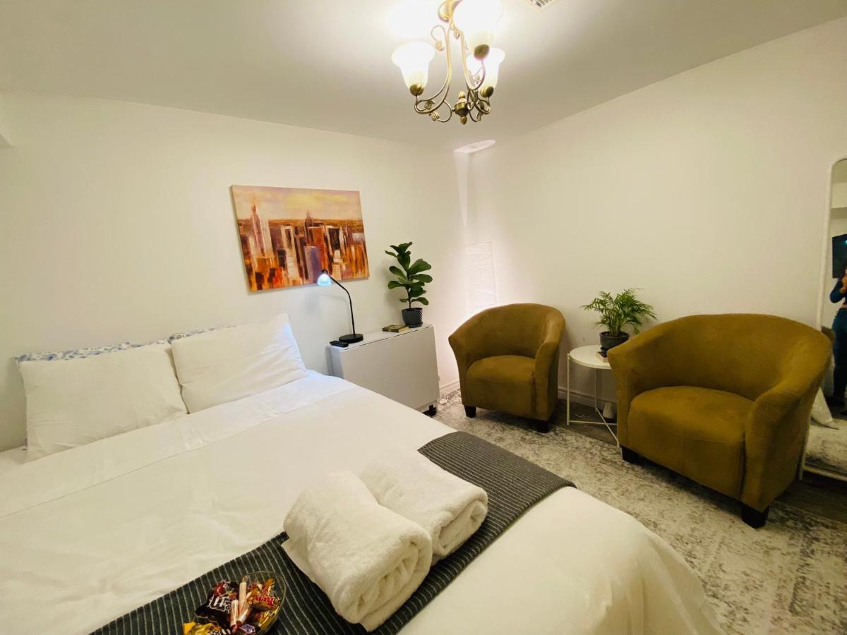 Toronto Bed & Breakfast - Free Parking 외부 사진