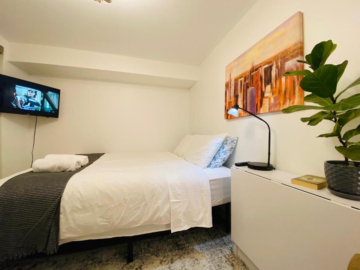 Toronto Bed & Breakfast - Free Parking 외부 사진