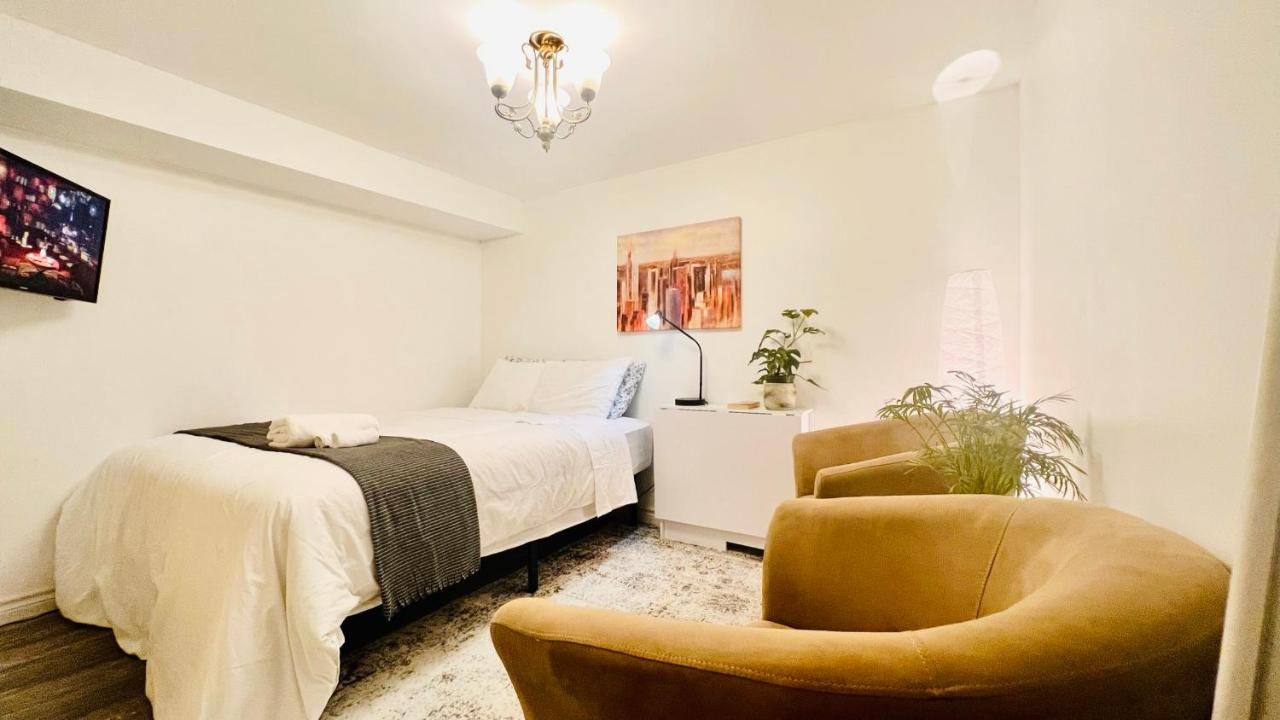 Toronto Bed & Breakfast - Free Parking 외부 사진