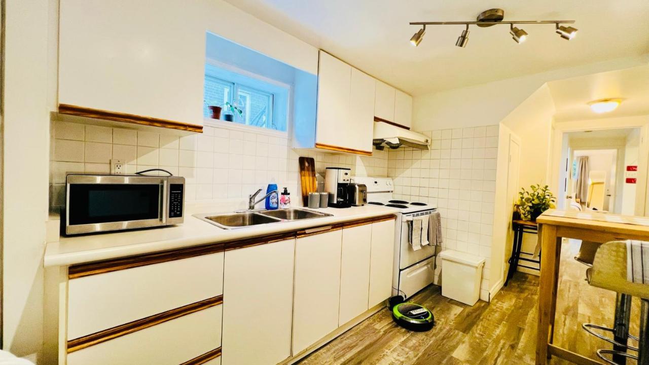 Toronto Bed & Breakfast - Free Parking 외부 사진