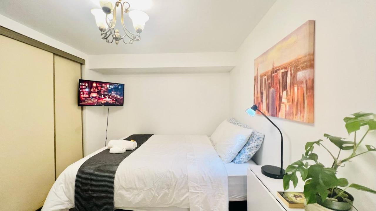 Toronto Bed & Breakfast - Free Parking 외부 사진