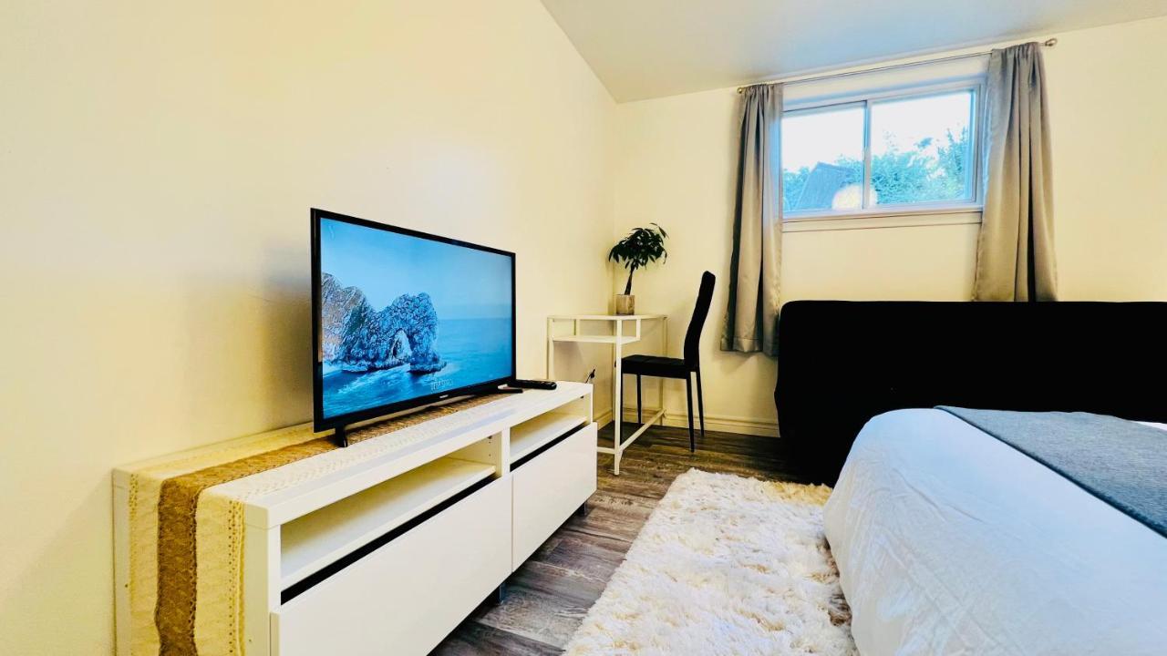 Toronto Bed & Breakfast - Free Parking 외부 사진