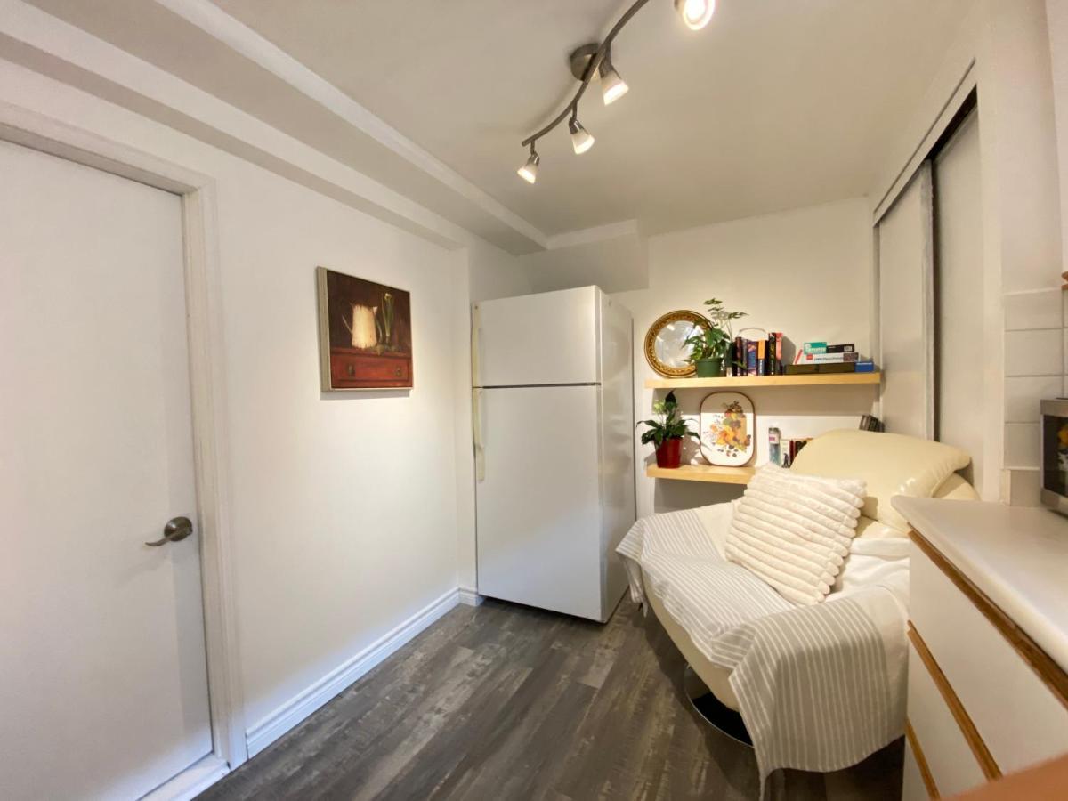 Toronto Bed & Breakfast - Free Parking 외부 사진