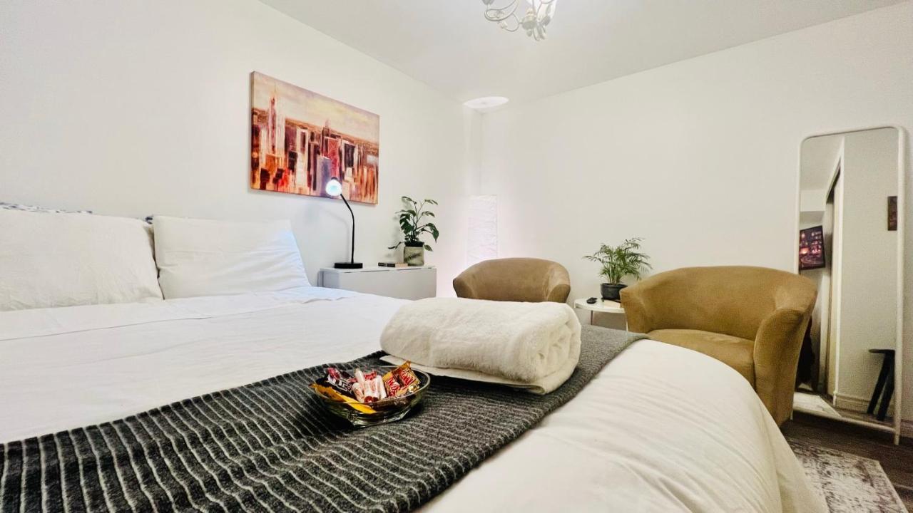 Toronto Bed & Breakfast - Free Parking 외부 사진