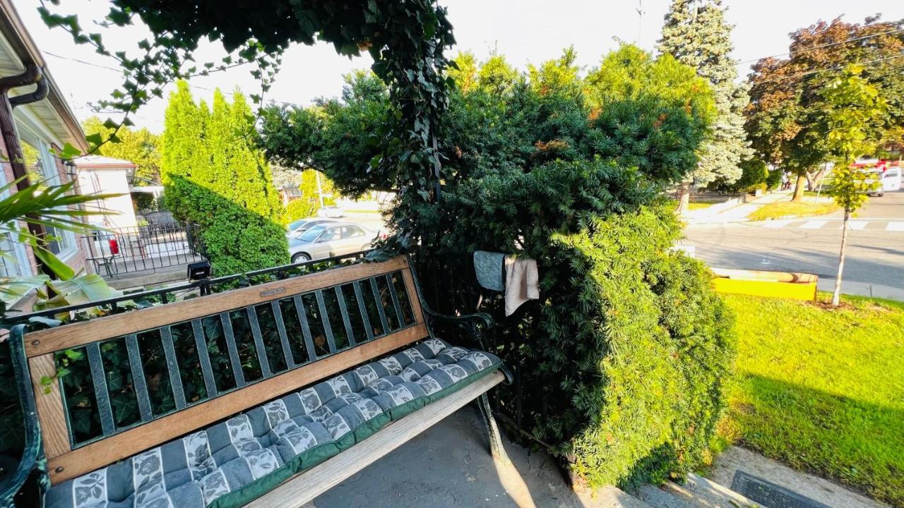 Toronto Bed & Breakfast - Free Parking 외부 사진
