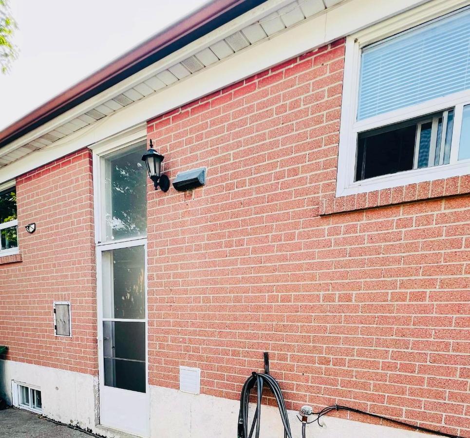 Toronto Bed & Breakfast - Free Parking 외부 사진