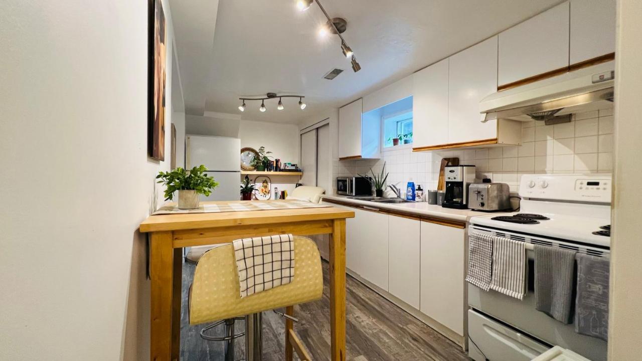 Toronto Bed & Breakfast - Free Parking 외부 사진