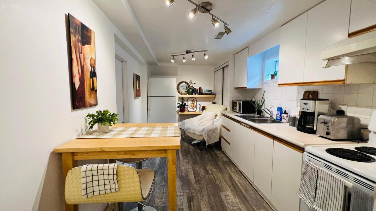 Toronto Bed & Breakfast - Free Parking 외부 사진