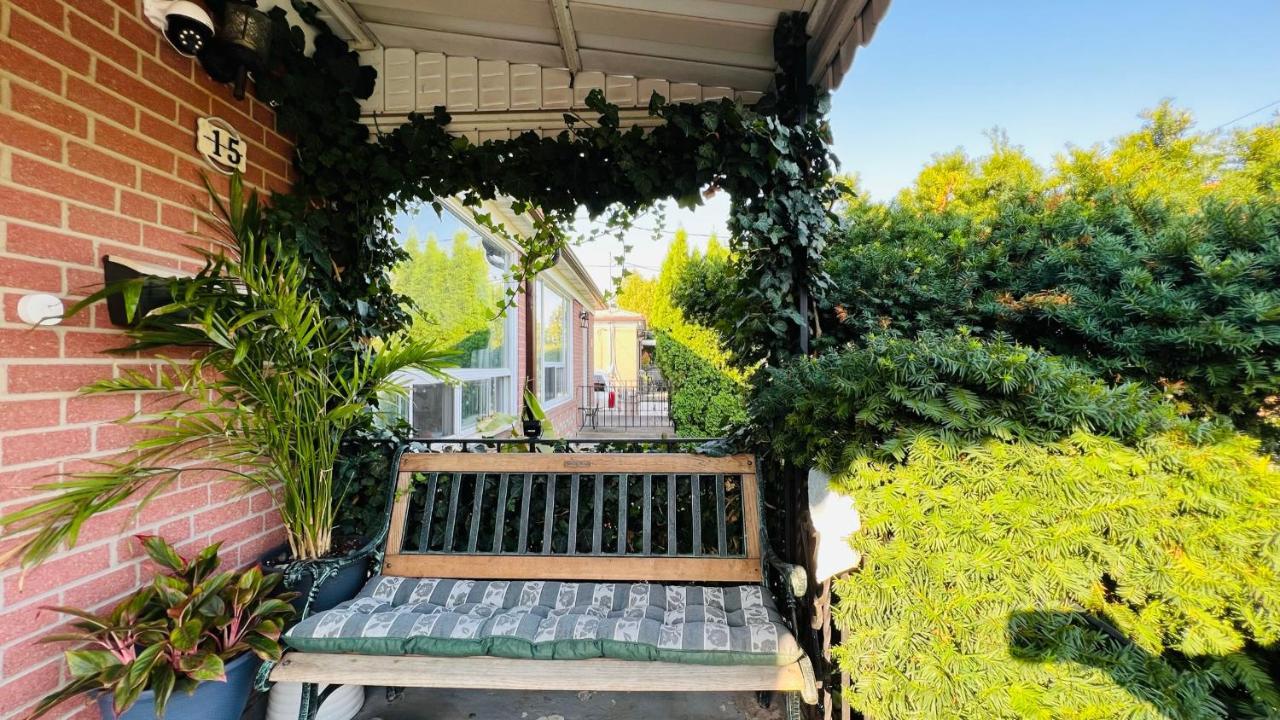 Toronto Bed & Breakfast - Free Parking 외부 사진