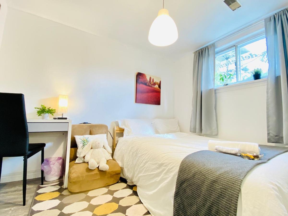 Toronto Bed & Breakfast - Free Parking 외부 사진