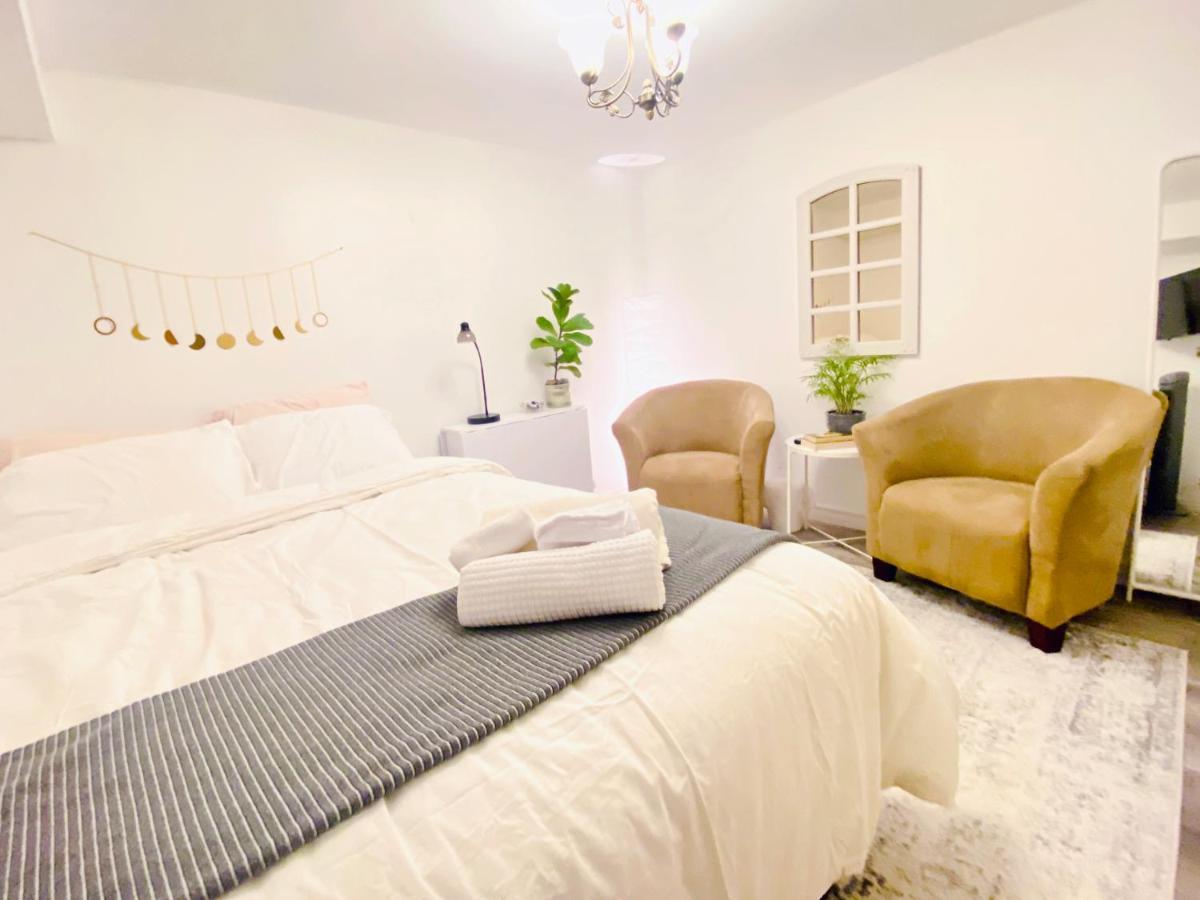 Toronto Bed & Breakfast - Free Parking 외부 사진