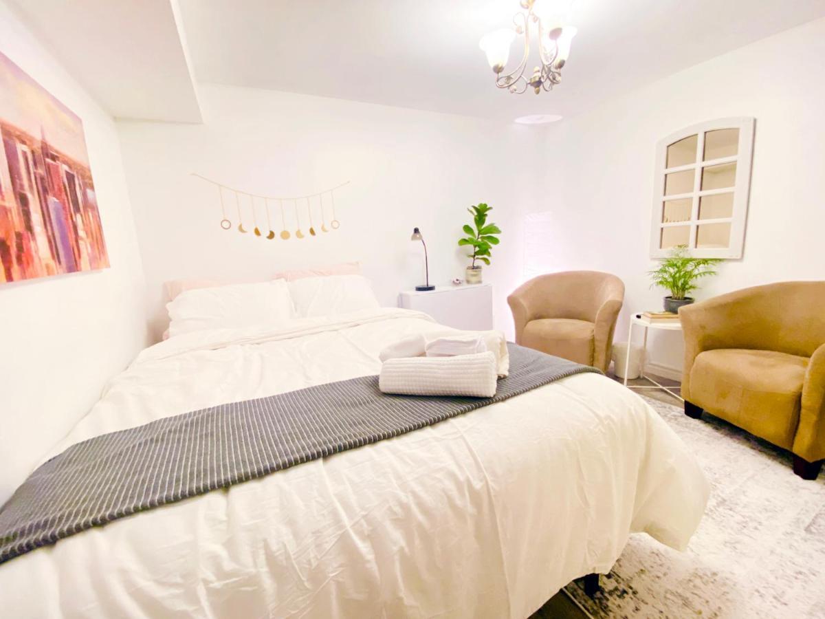 Toronto Bed & Breakfast - Free Parking 외부 사진
