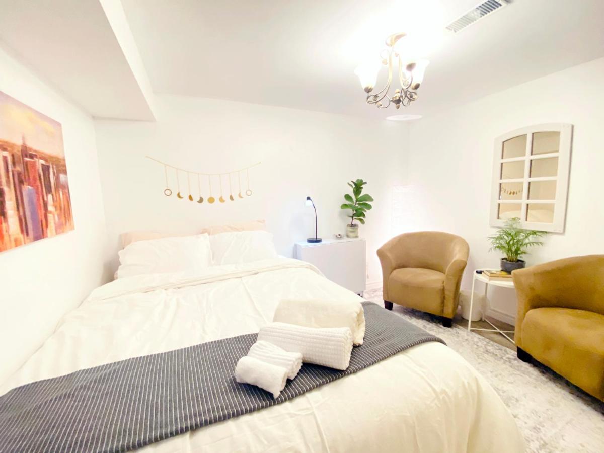Toronto Bed & Breakfast - Free Parking 외부 사진