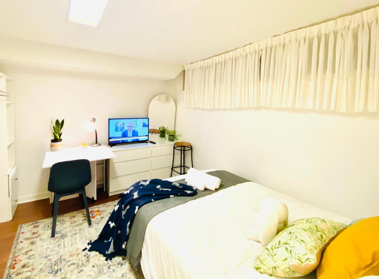 Toronto Bed & Breakfast - Free Parking 외부 사진