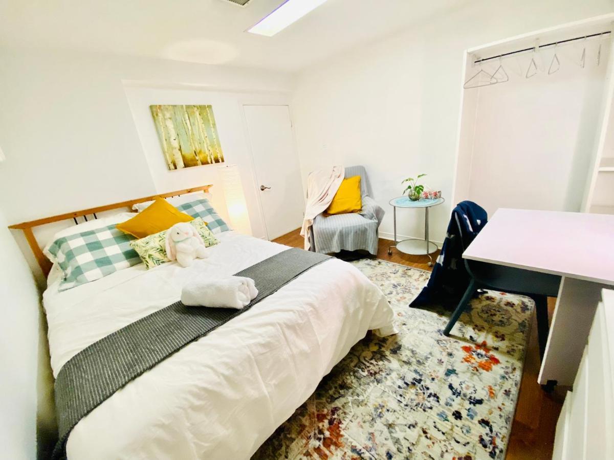 Toronto Bed & Breakfast - Free Parking 외부 사진